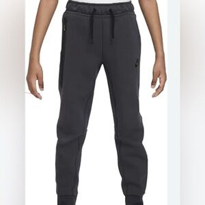 Nike tech boys fleece pants anthracite 
Size small